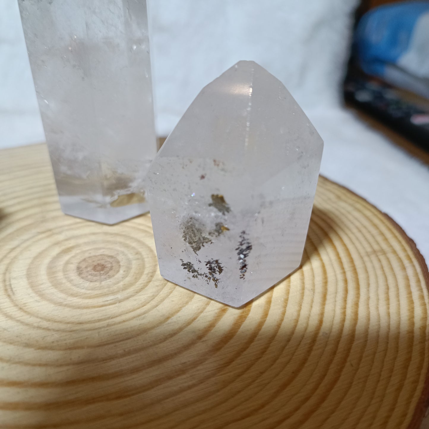 Punta Generadora de Cuarzo Cristal con inclusiones.