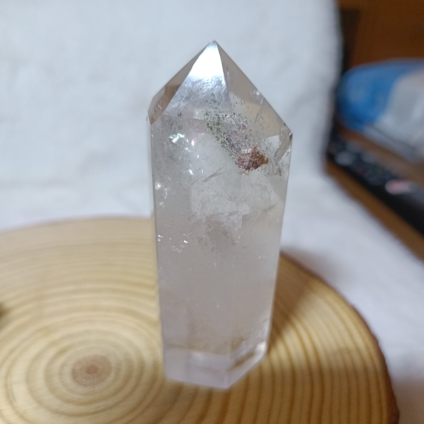 Punta Generadora de Cuarzo Cristal con inclusiones.