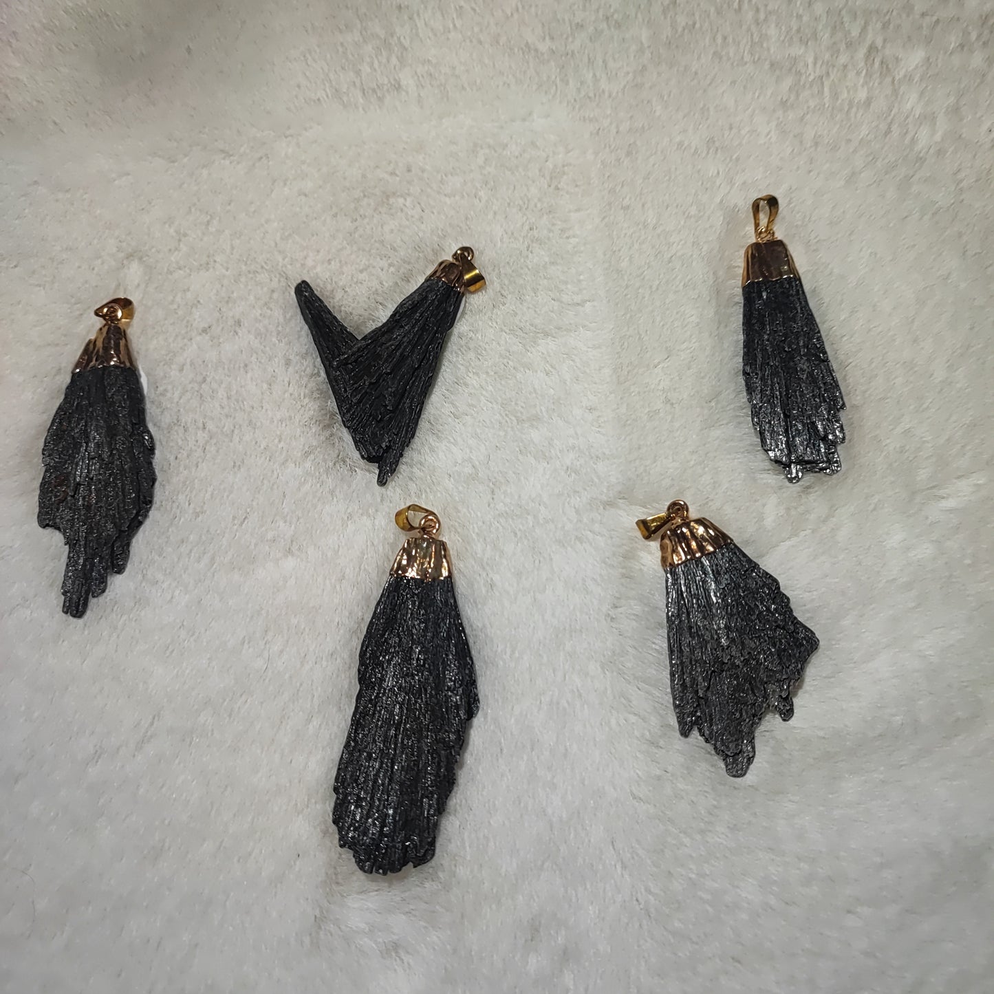 Colgante de Cianita Negra