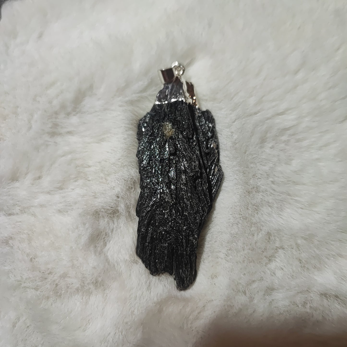 Colgante de Cianita Negra