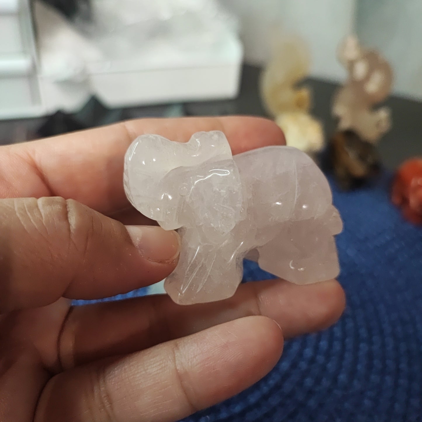 Elefantes de diferentes minerales