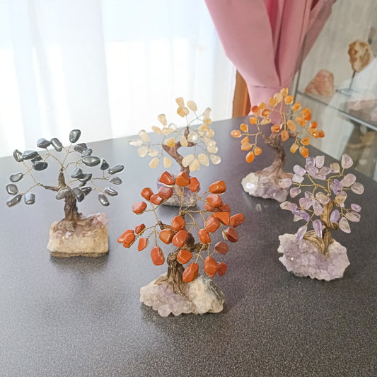 Bonsai mediano con base de Amatista y tronco simulando madera.