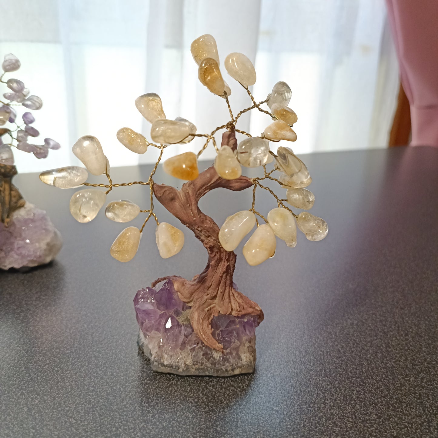 Bonsai mediano con base de Amatista y tronco simulando madera.