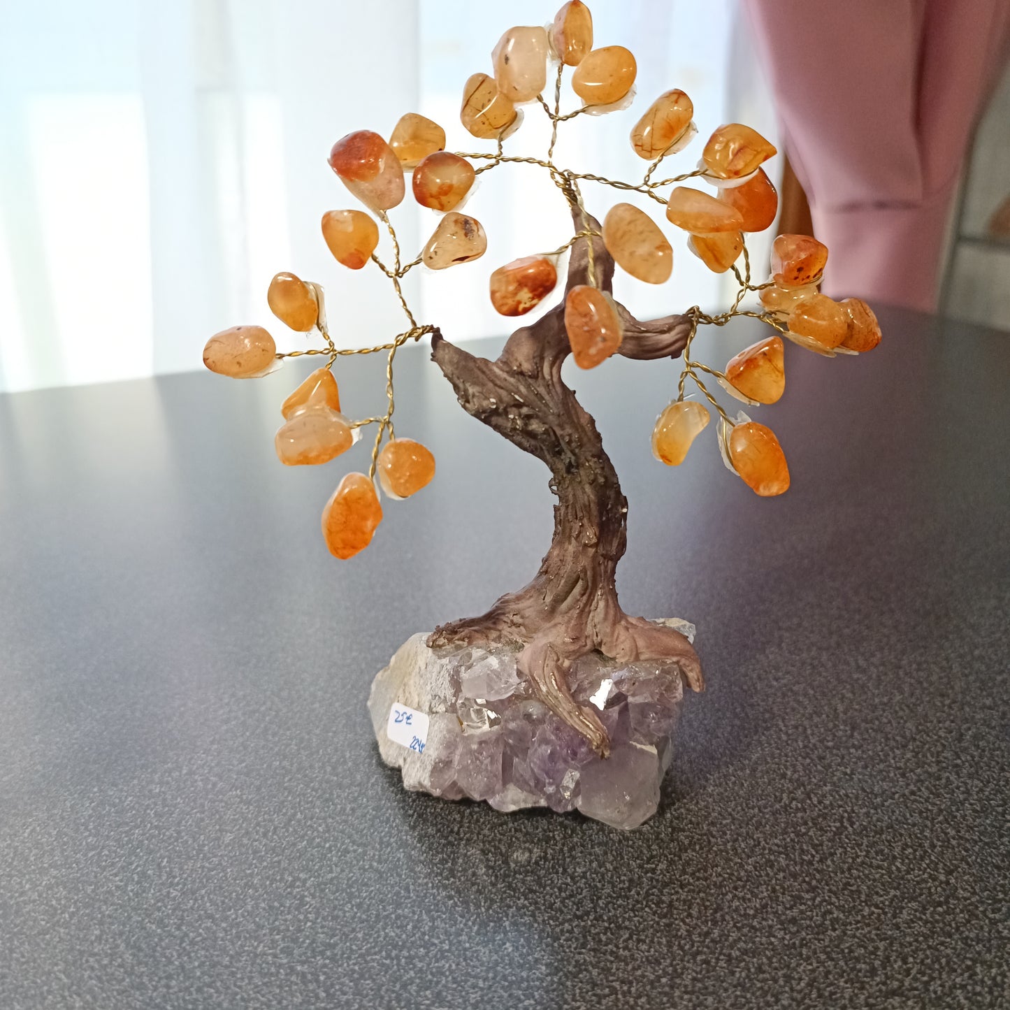 Bonsai mediano con base de Amatista y tronco simulando madera.
