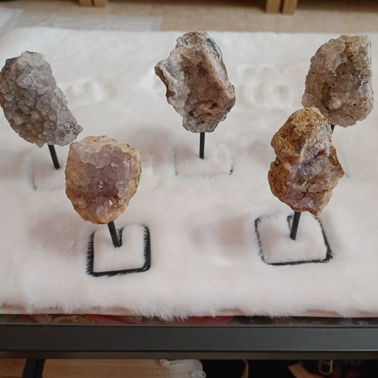 Drusas de Ágata en Peana