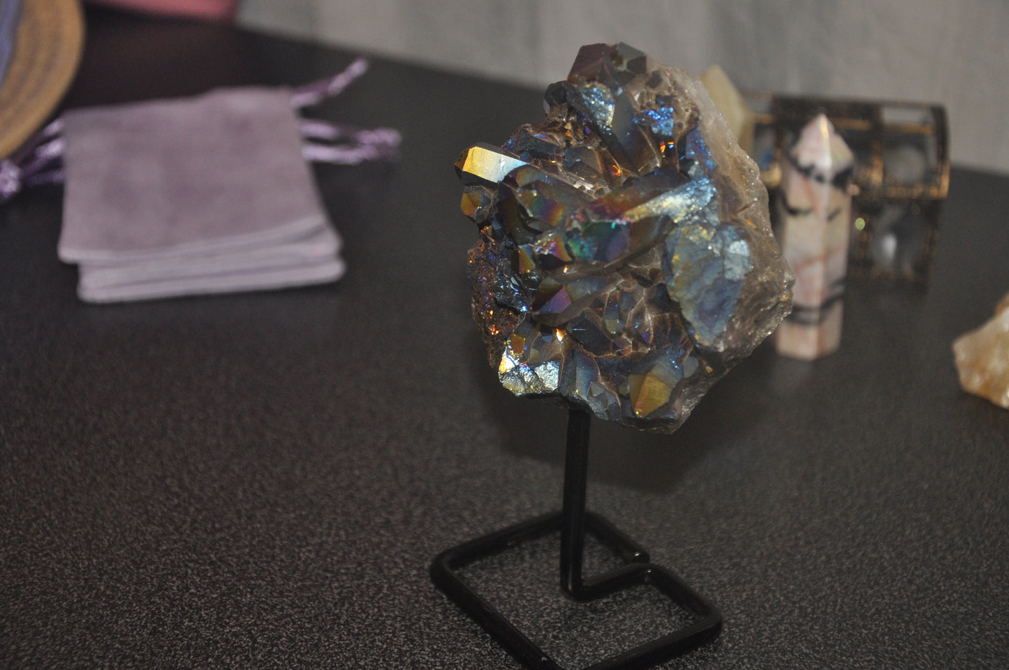 Cuazo Aura Titanio en bruto y en peana