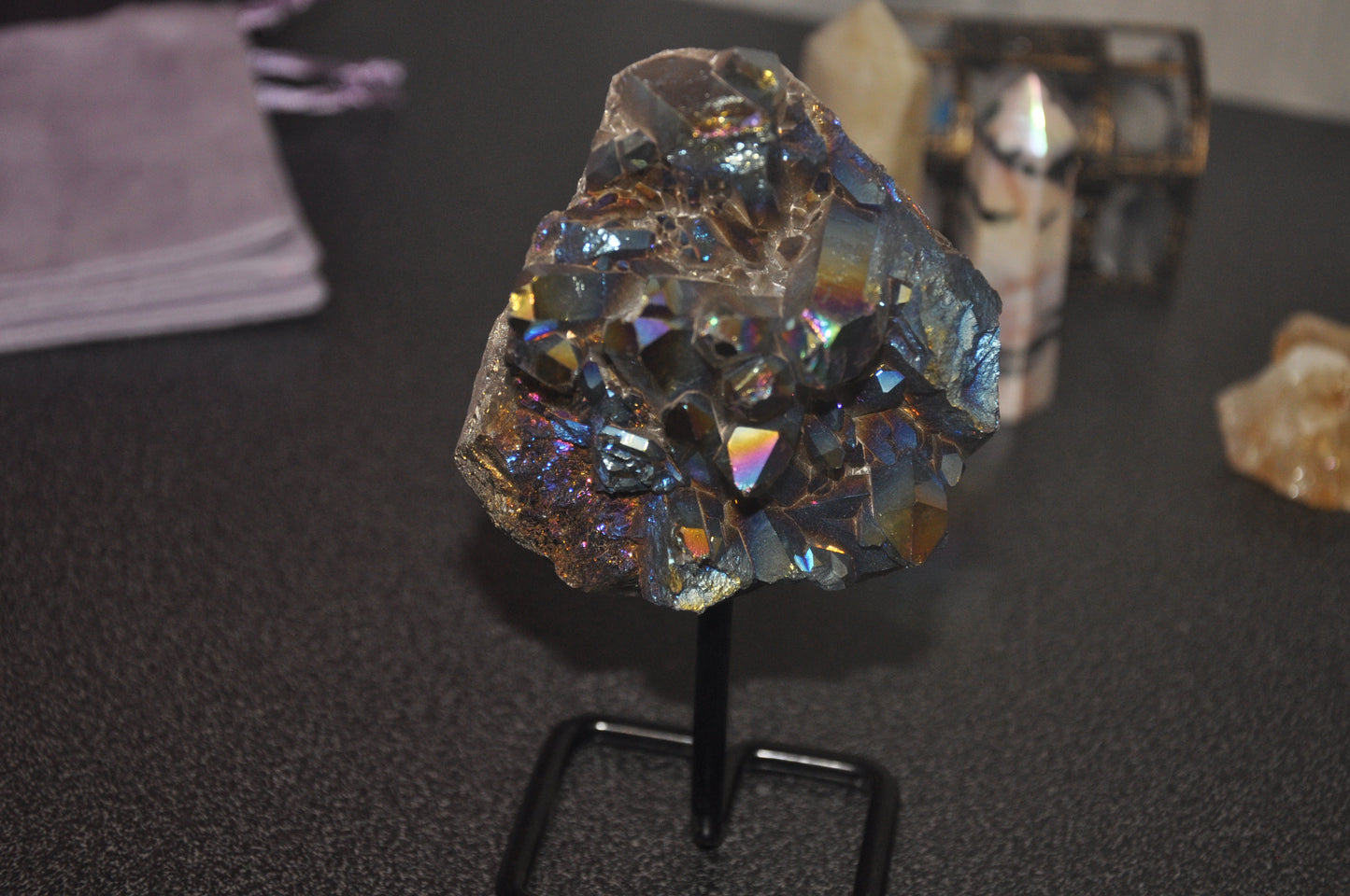 Cuazo Aura Titanio en bruto y en peana