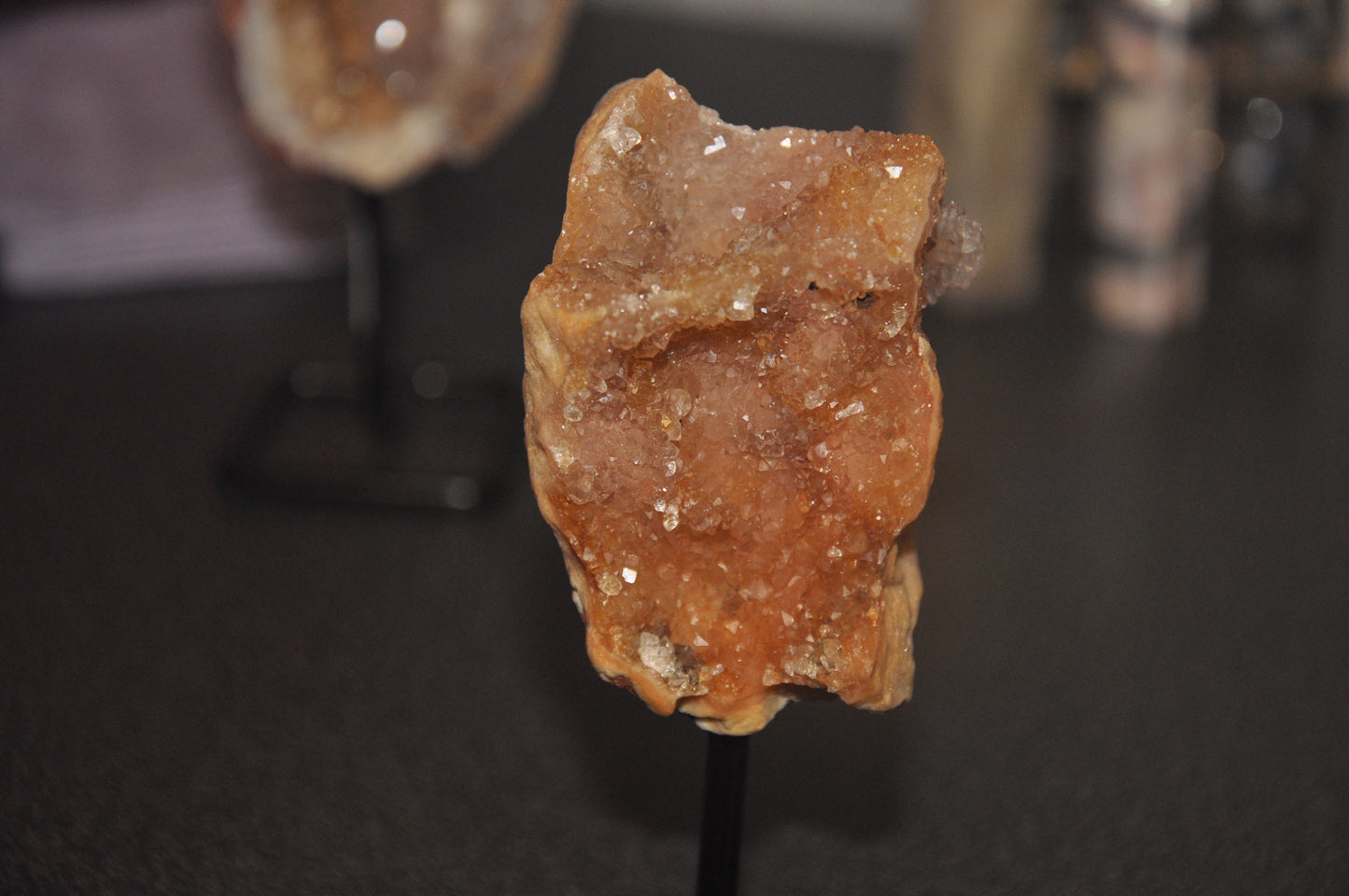 Amatista Rosa Acitrinada en peana y en bruto