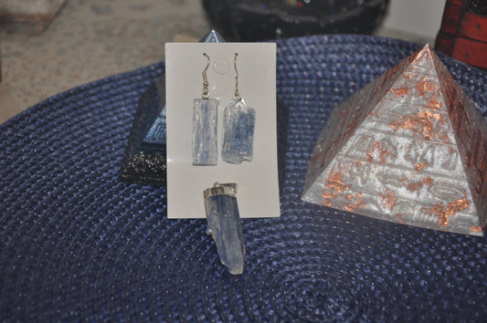 Pendientes de Punta de Cianita Azul