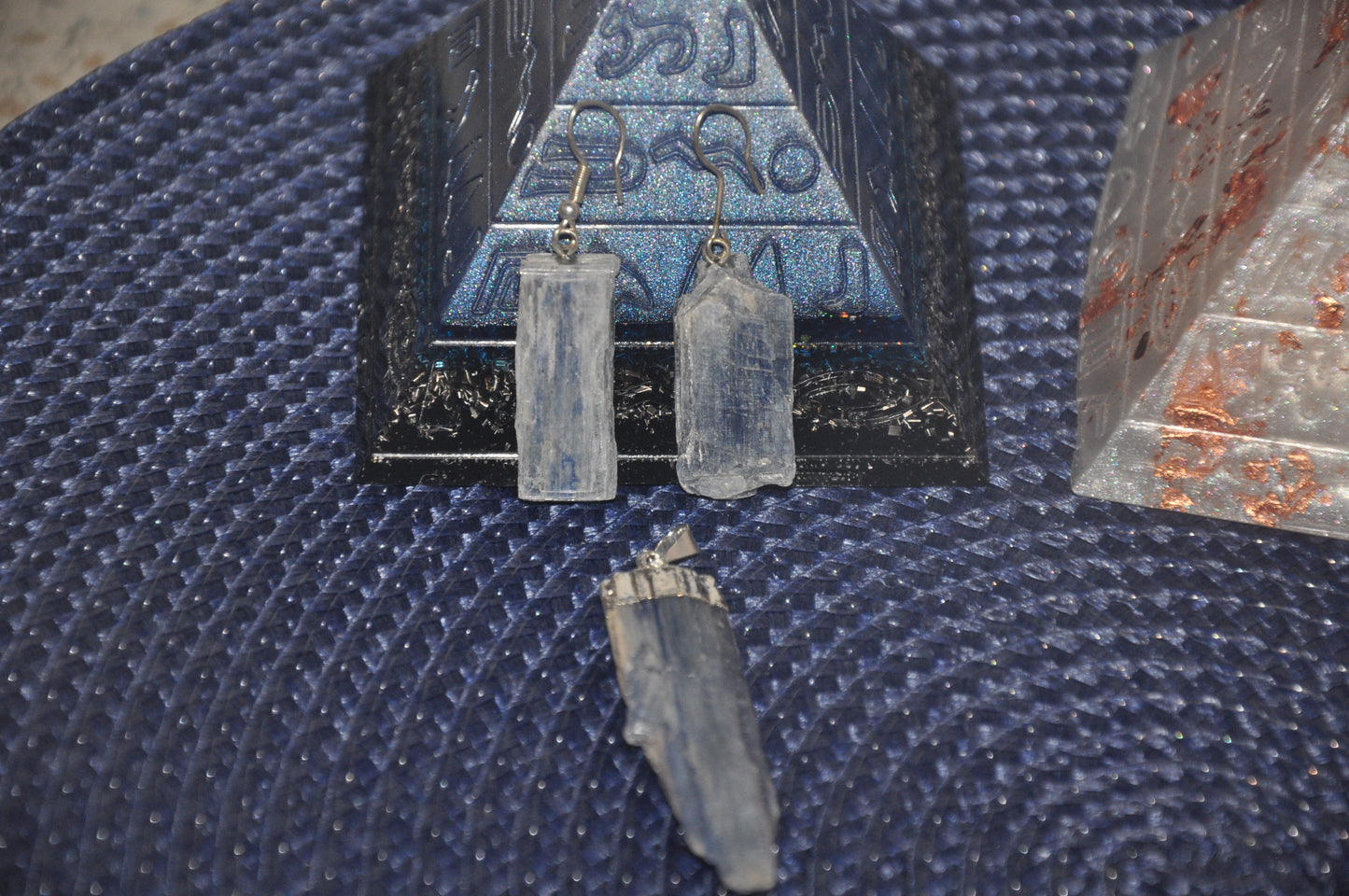 Pendientes de Punta de Cianita Azul